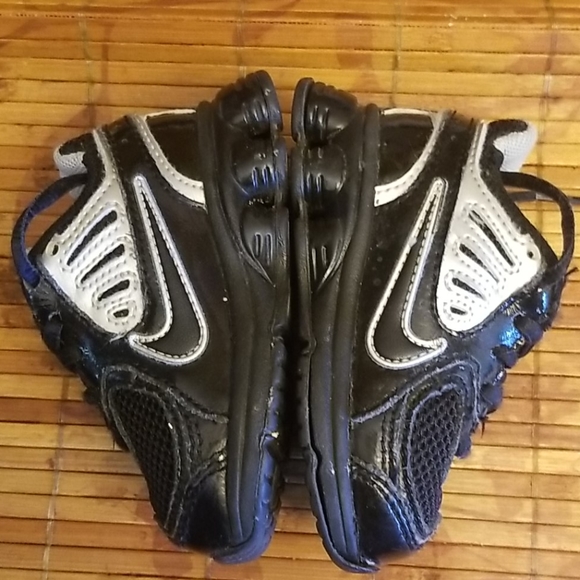 Sneakers - Picture 2 of 3